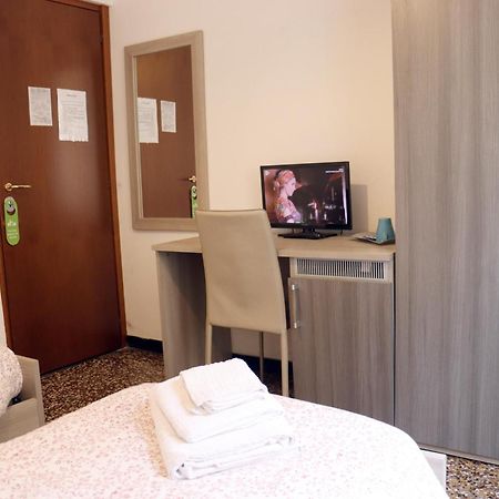 ג'נובה Albergo Locanda Diana מראה חיצוני תמונה
