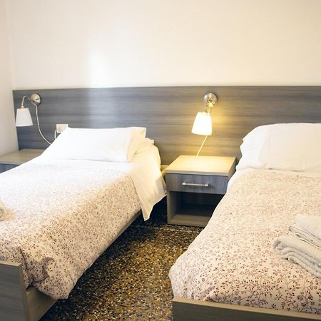 ג'נובה Albergo Locanda Diana מראה חיצוני תמונה