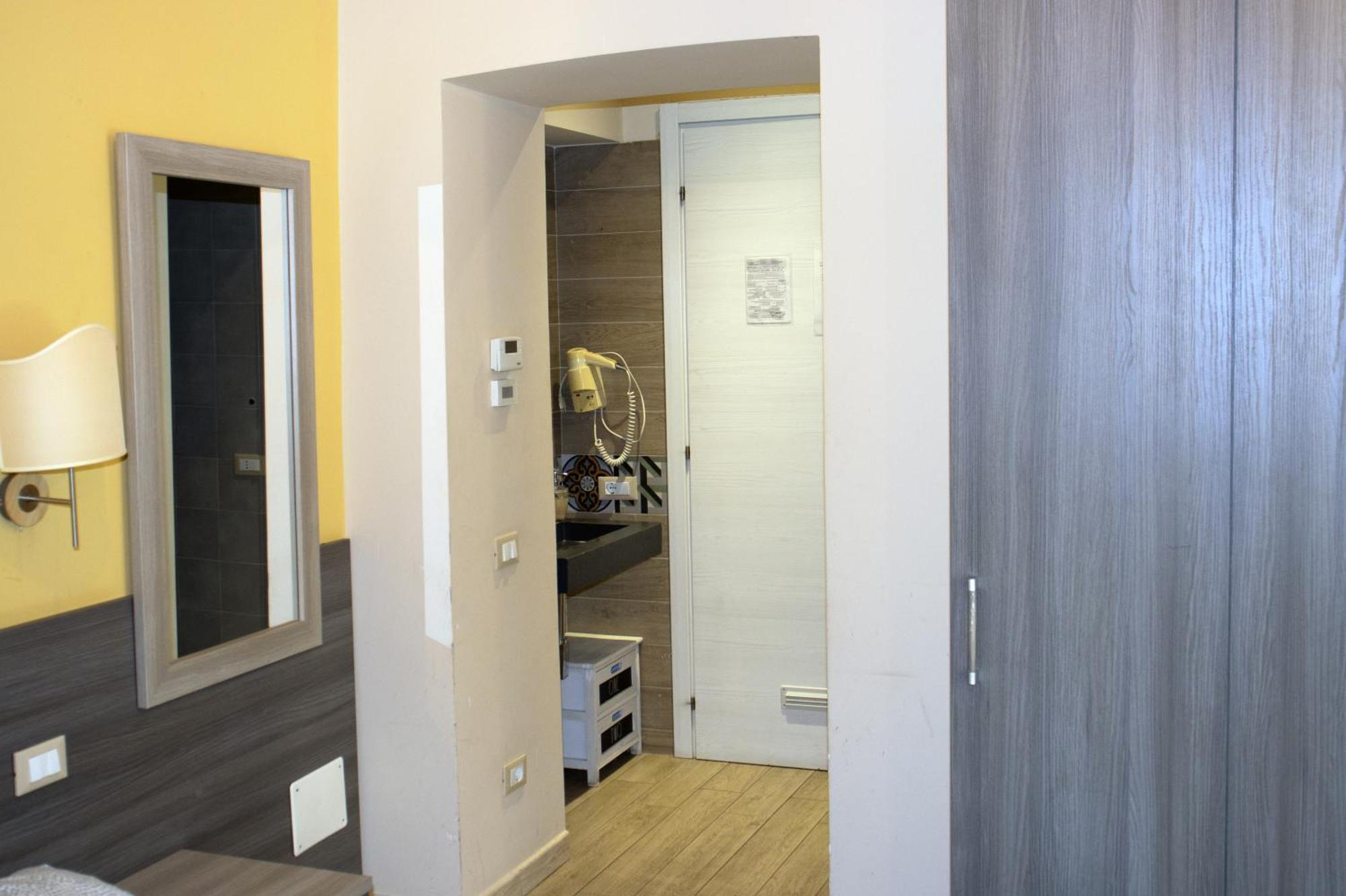 ג'נובה Albergo Locanda Diana מראה חיצוני תמונה