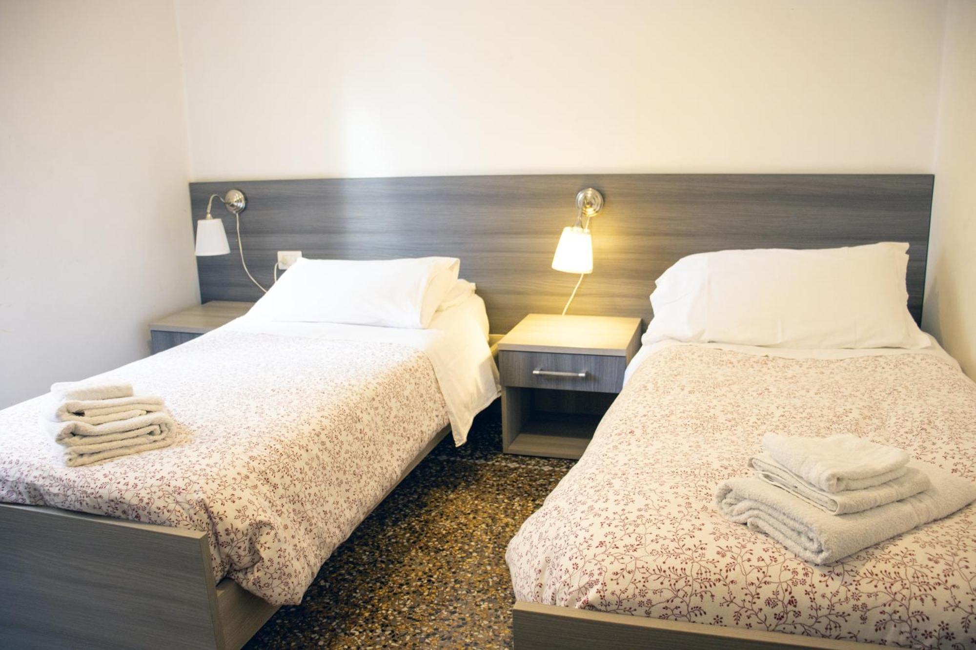 ג'נובה Albergo Locanda Diana מראה חיצוני תמונה